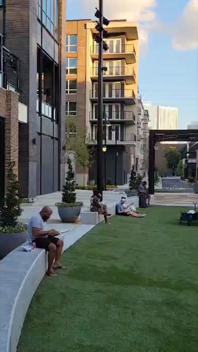 We're so excited to see all of our residents who came out and joined us for our outdoor movie night! Keep an eye out for more resident events happening at High Street.
